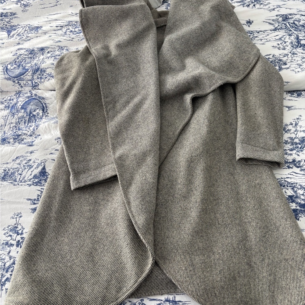 Wool wrap coat - Picture 1 of 4